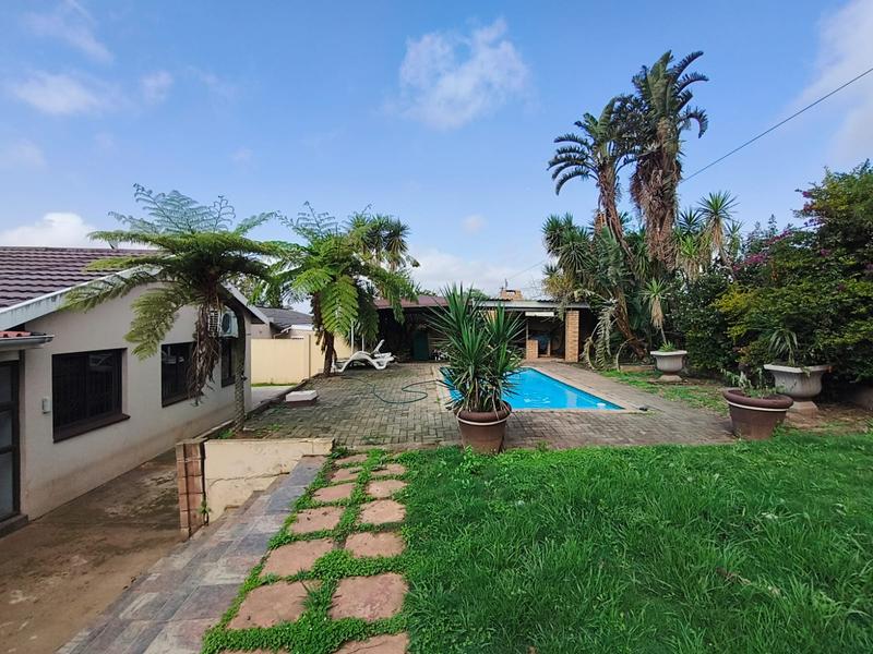 To Let 4 Bedroom Property for Rent in Southernwood Eastern Cape